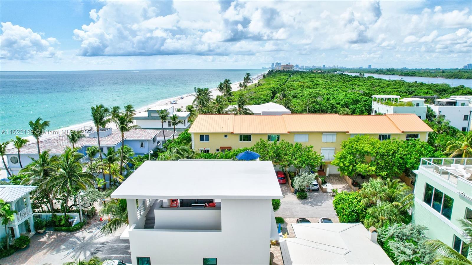 305 Oak St Hollywood, FL 33019