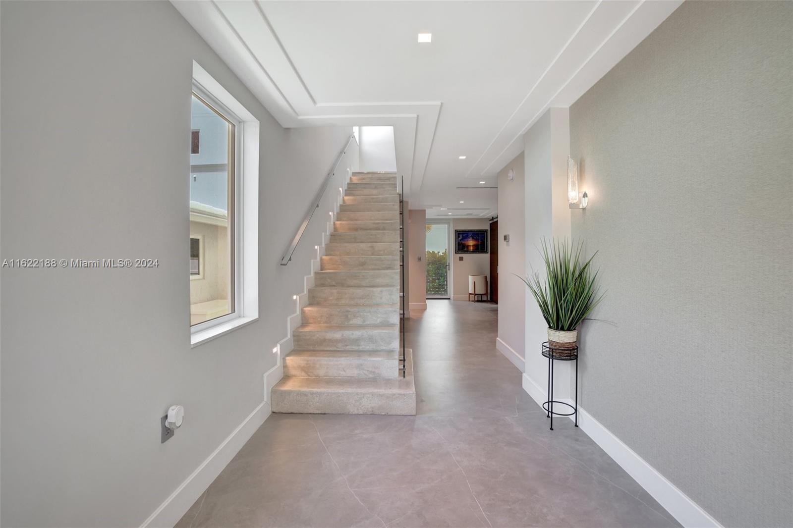 305 Oak St Hollywood, FL 33019