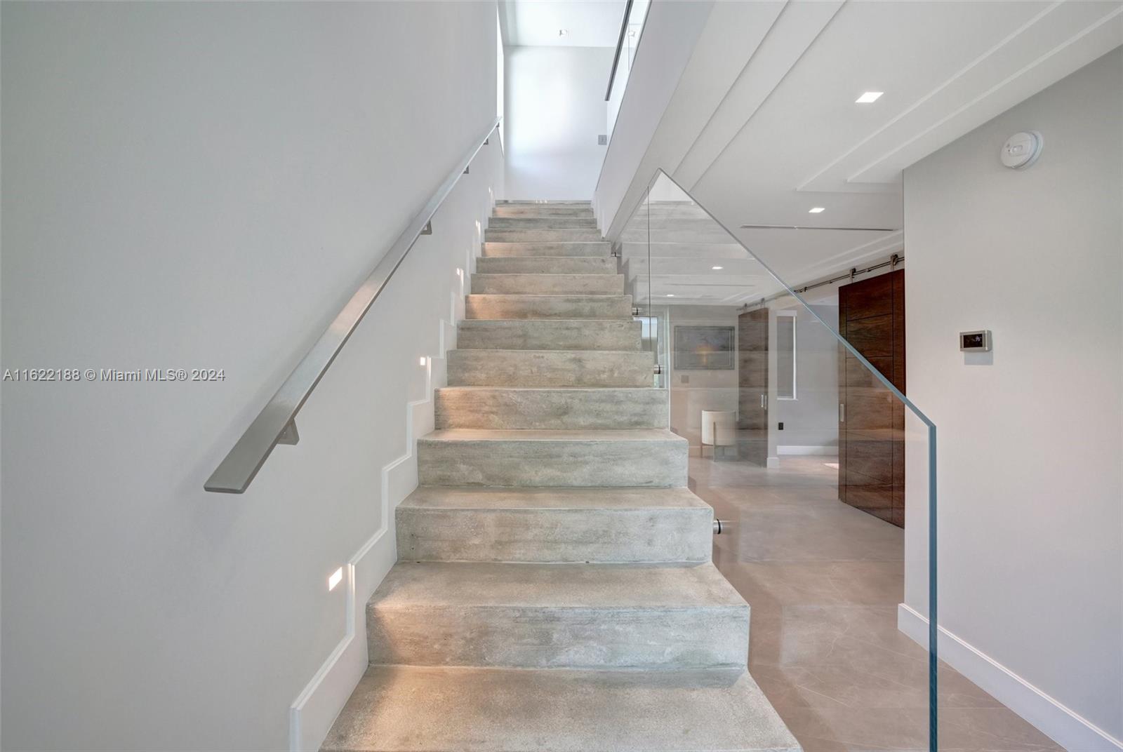 305 Oak St Hollywood, FL 33019