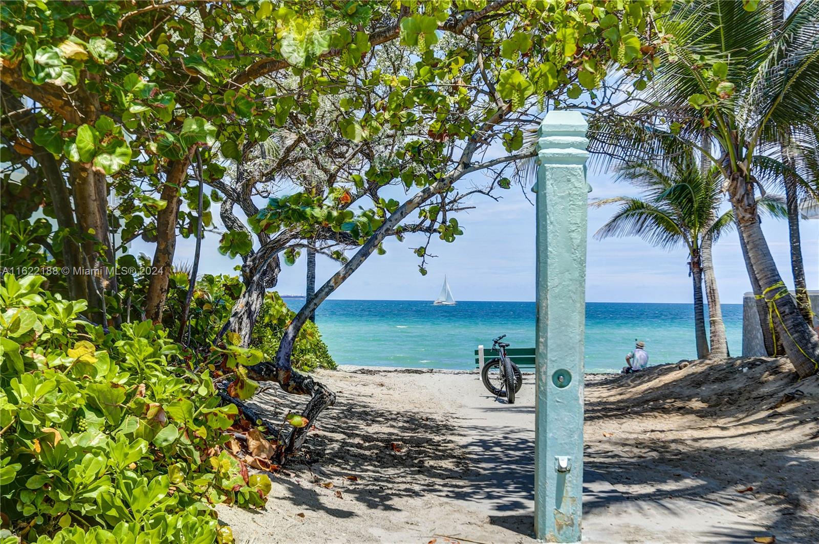 305 Oak St Hollywood, FL 33019