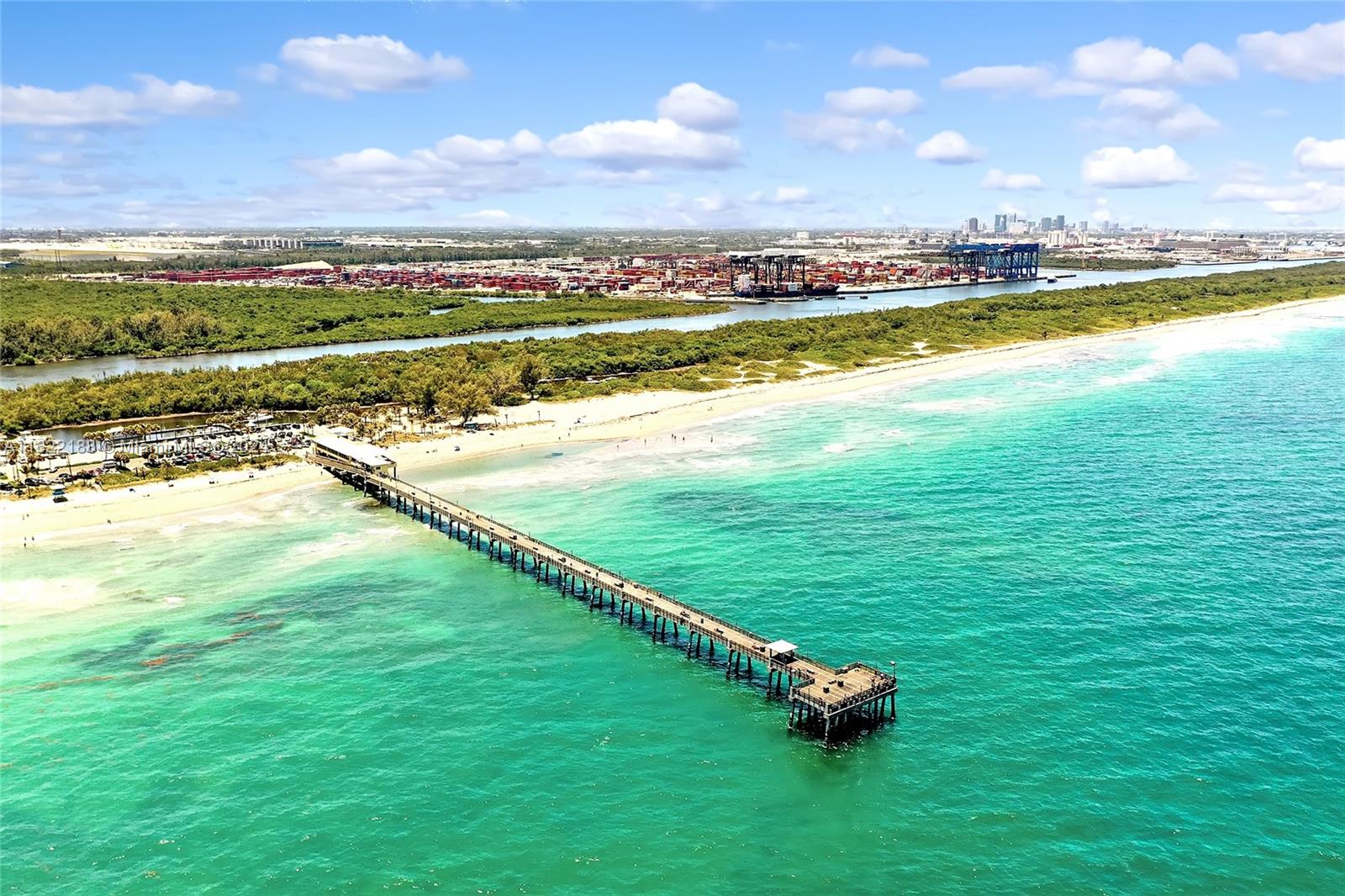 305 Oak St Hollywood, FL 33019