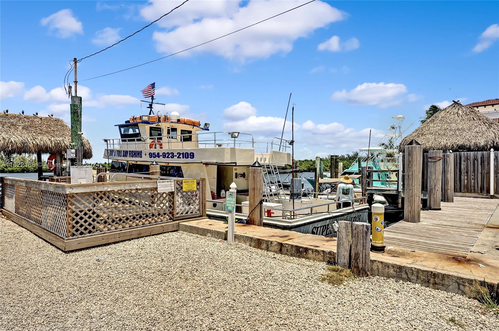 305 Oak St Hollywood, FL 33019