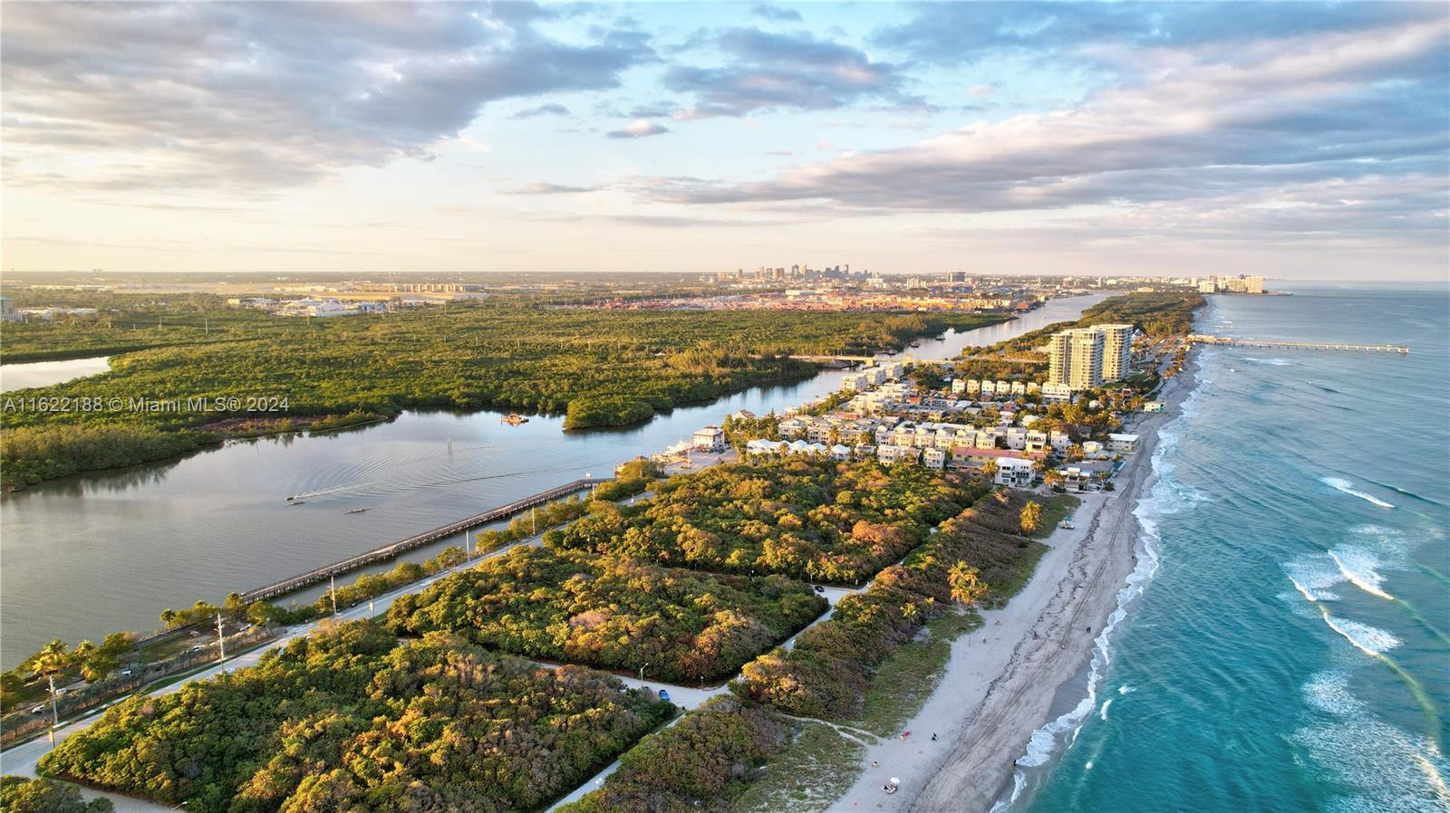 305 Oak St Hollywood, FL 33019