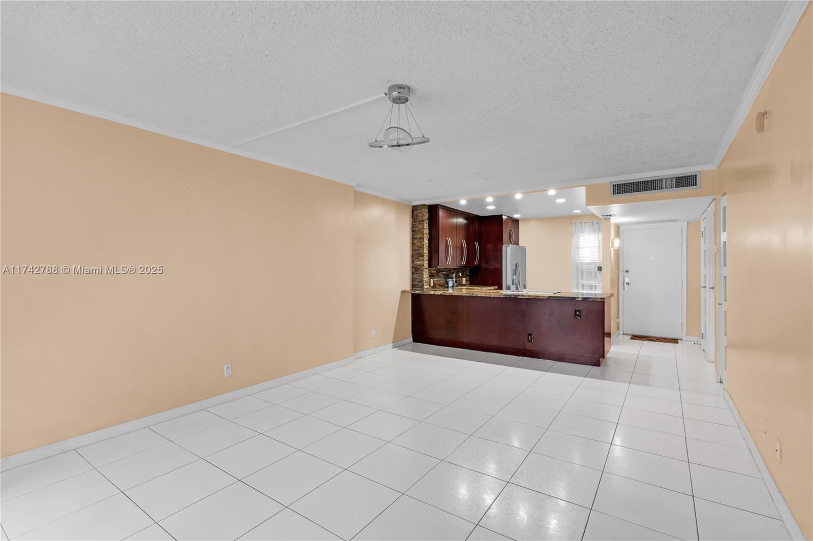 3475 N Country Clb Dr #314 Aventura, FL 33180