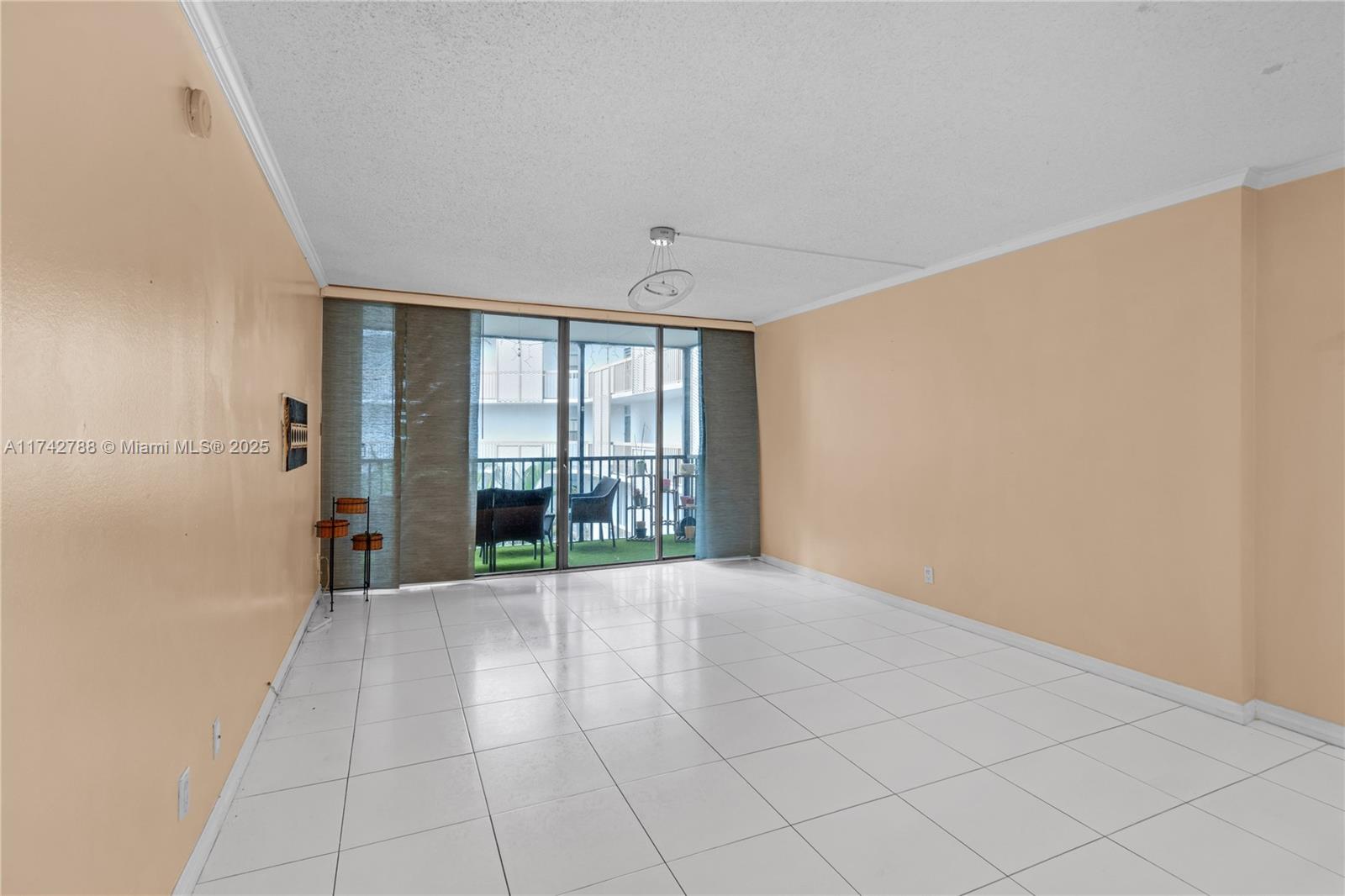 3475 N Country Clb Dr #314 Aventura, FL 33180