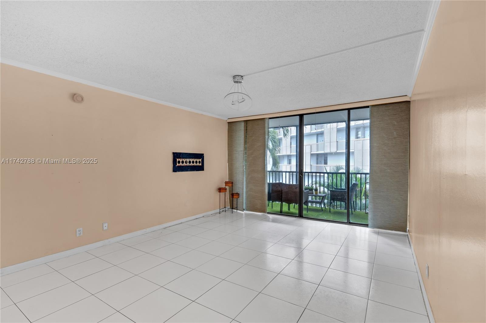 3475 N Country Clb Dr #314 Aventura, FL 33180