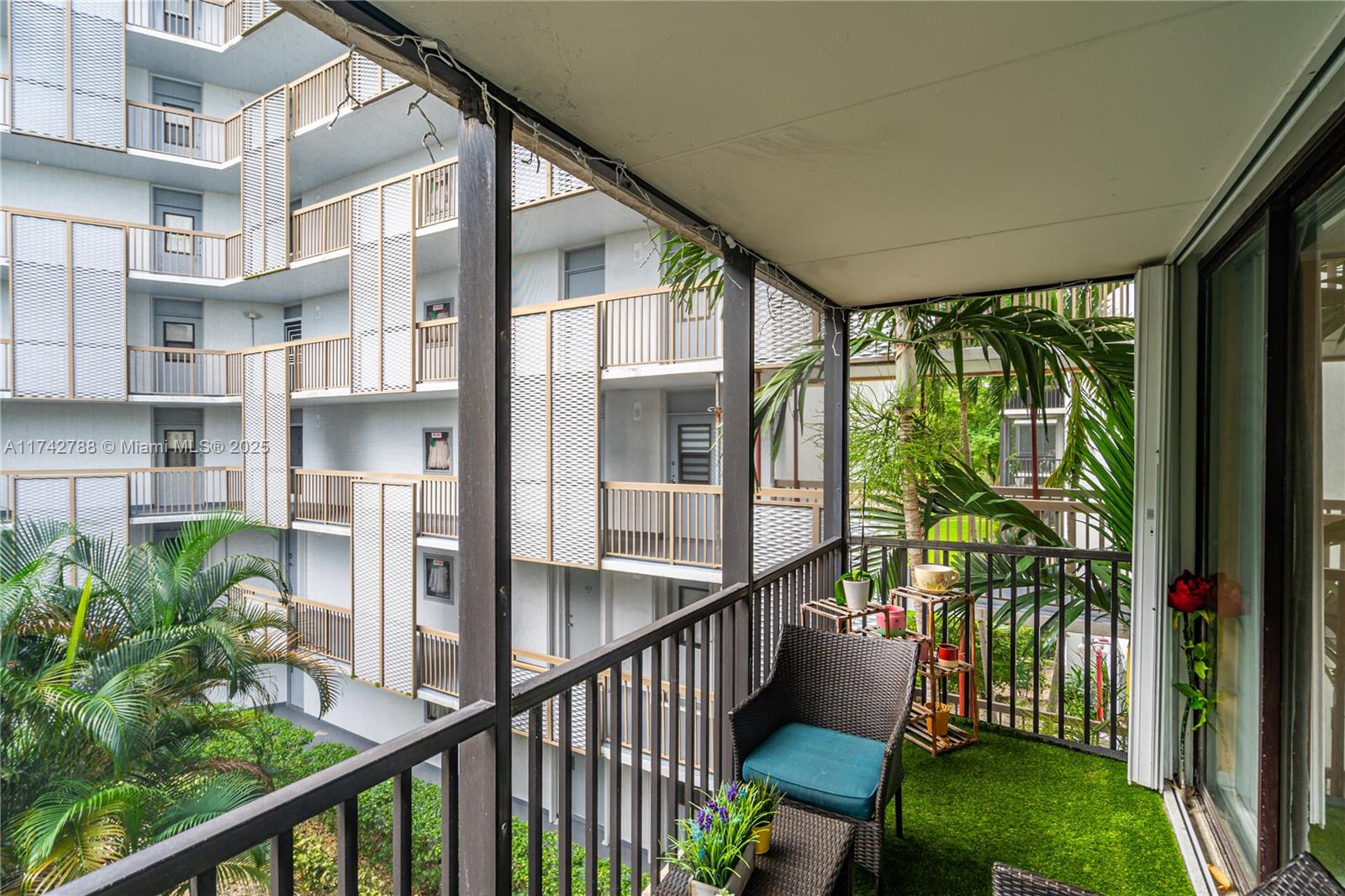 3475 N Country Clb Dr #314 Aventura, FL 33180