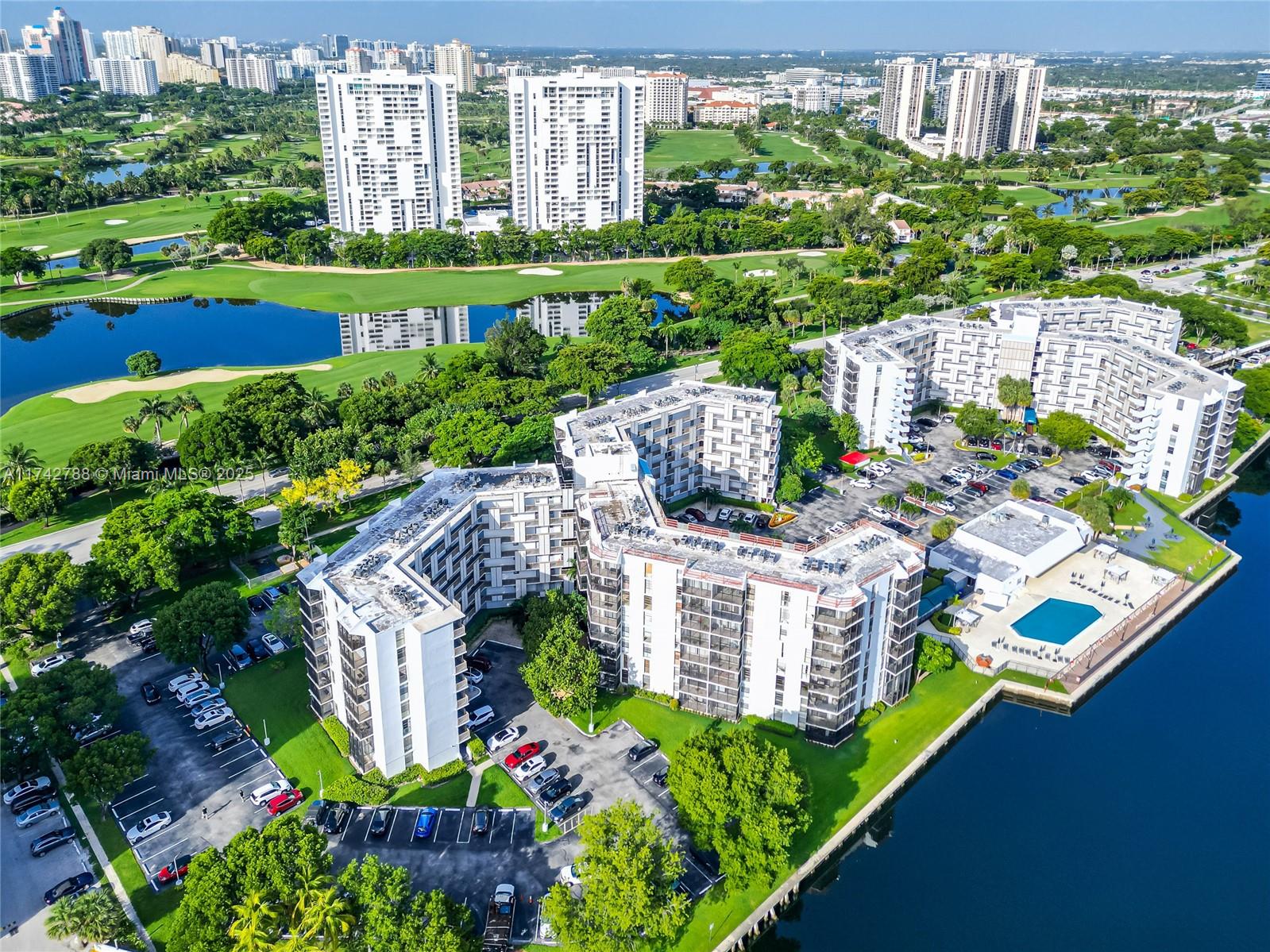 3475 N Country Clb Dr #314 Aventura, FL 33180