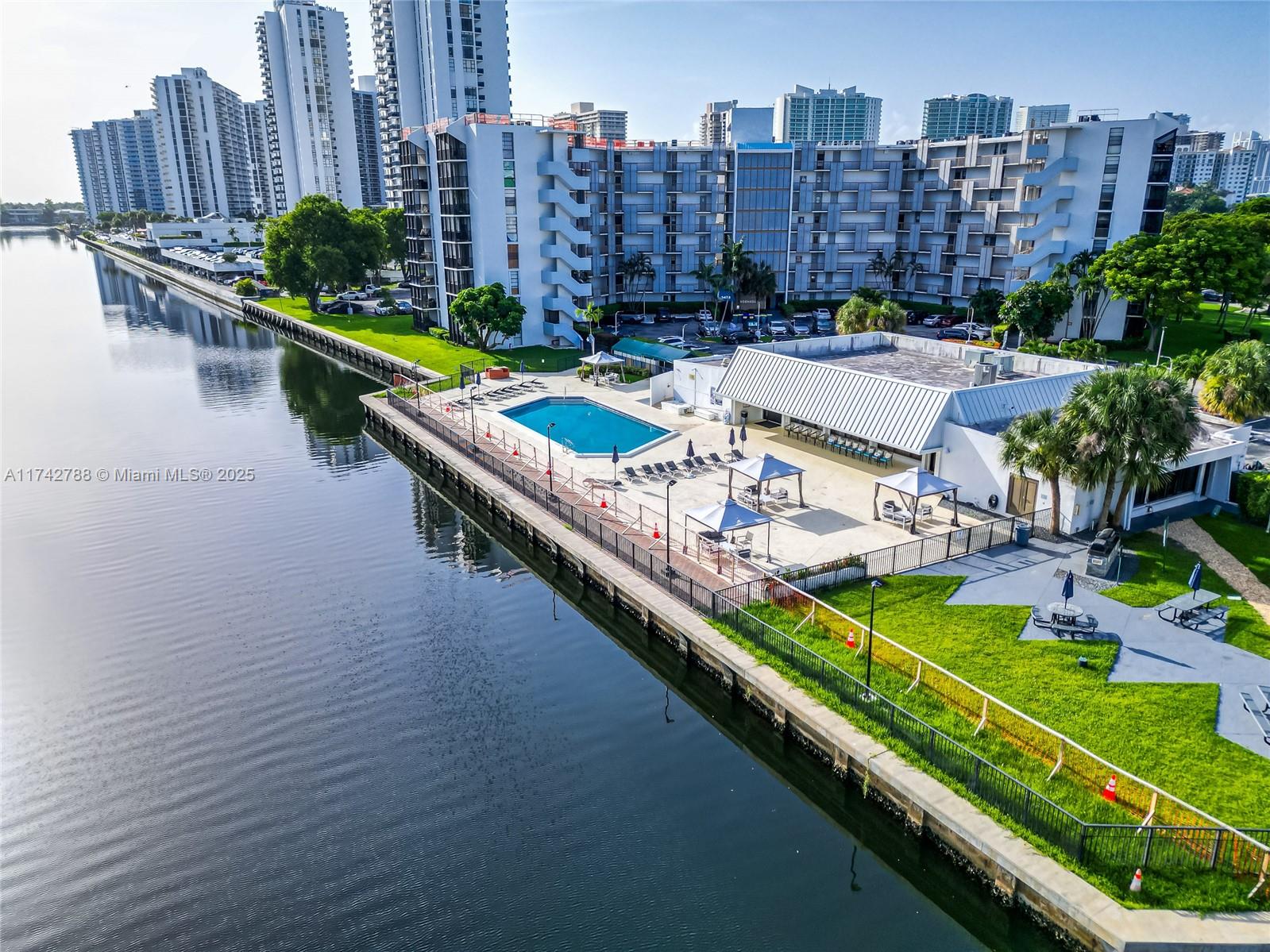 3475 N Country Clb Dr #314 Aventura, FL 33180