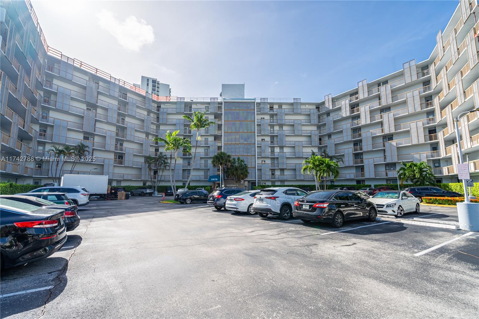 3475 N Country Clb Dr #314 Aventura, FL 33180