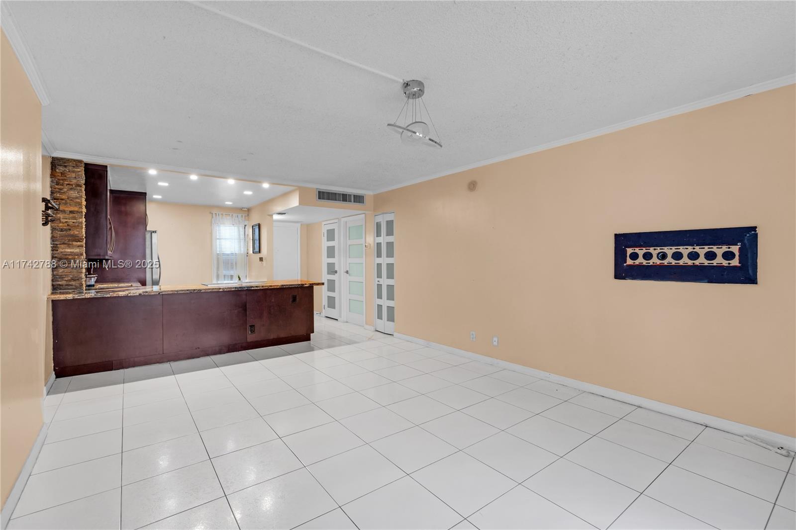 3475 N Country Clb Dr #314 Aventura, FL 33180