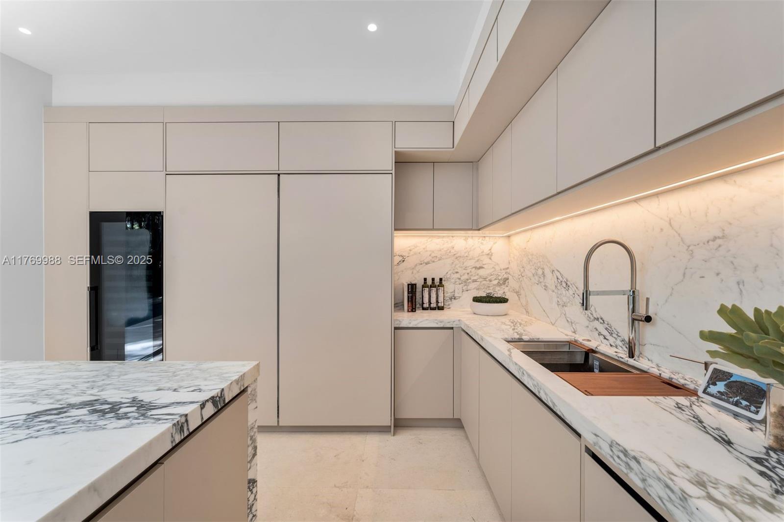 1616 Onaway Dr Miami, FL 33133