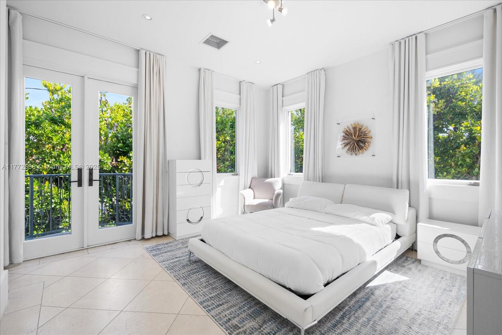 4340 N Bay Rd Miami Beach, FL 33140 4340 N Bay Rd Miami Beach, FL 33140