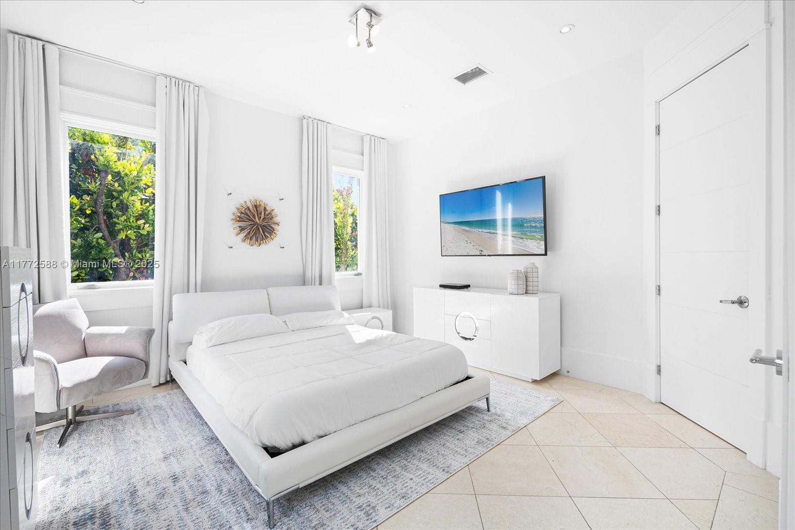 4340 N Bay Rd Miami Beach, FL 33140 4340 N Bay Rd Miami Beach, FL 33140