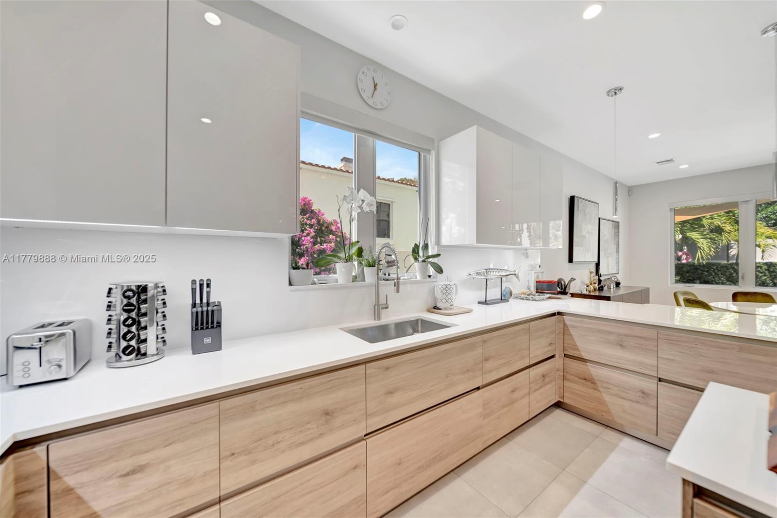 544 N Victoria Park Rd Fort Lauderdale, FL 33301