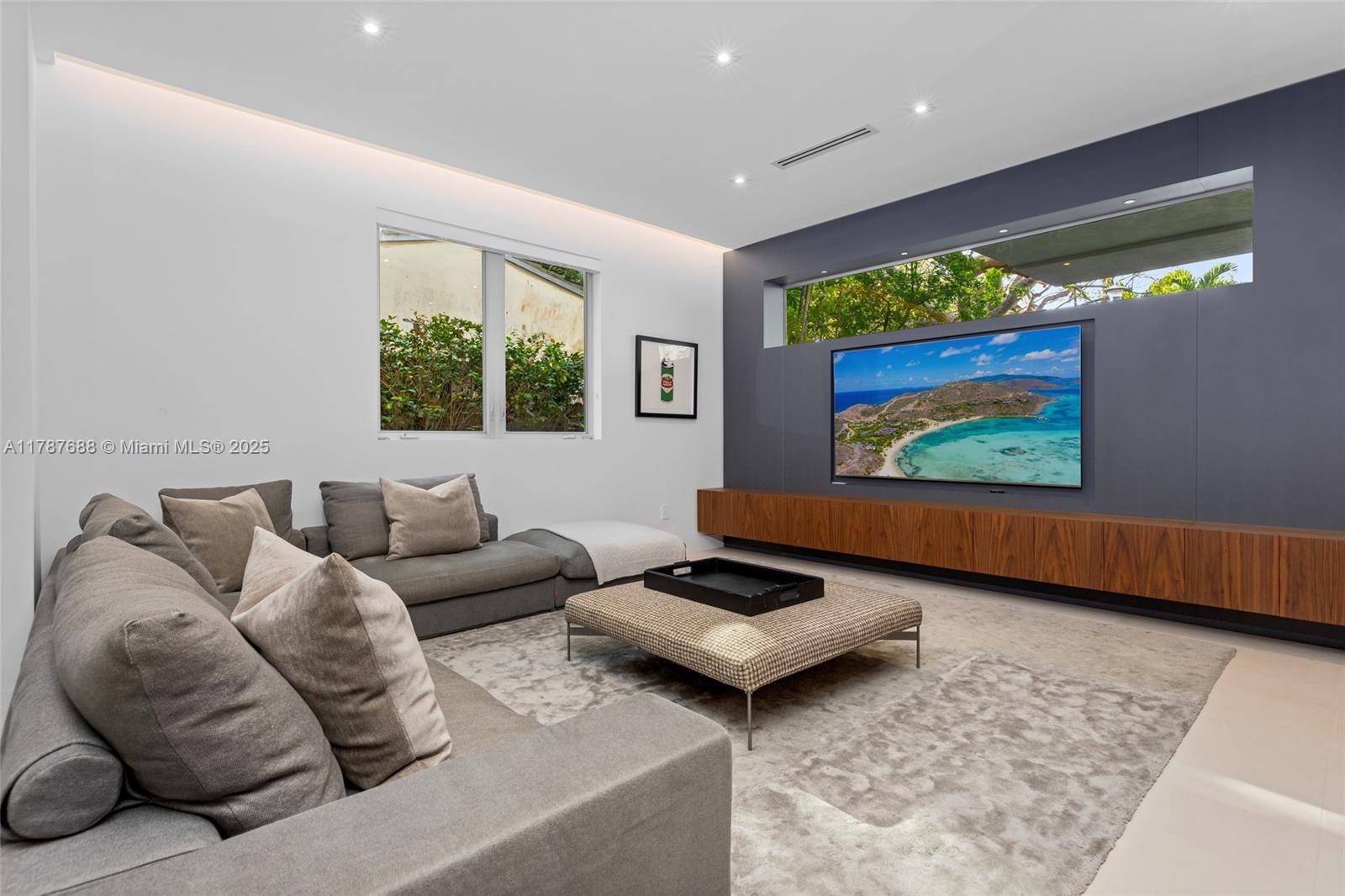 4039 Ventura Ave Miami, FL 33133