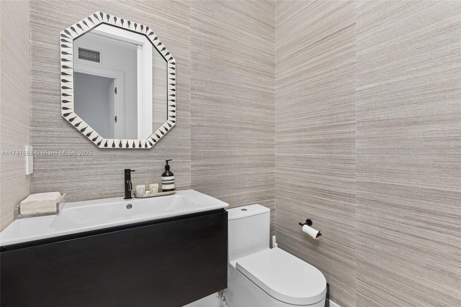 4039 Ventura Ave Miami, FL 33133