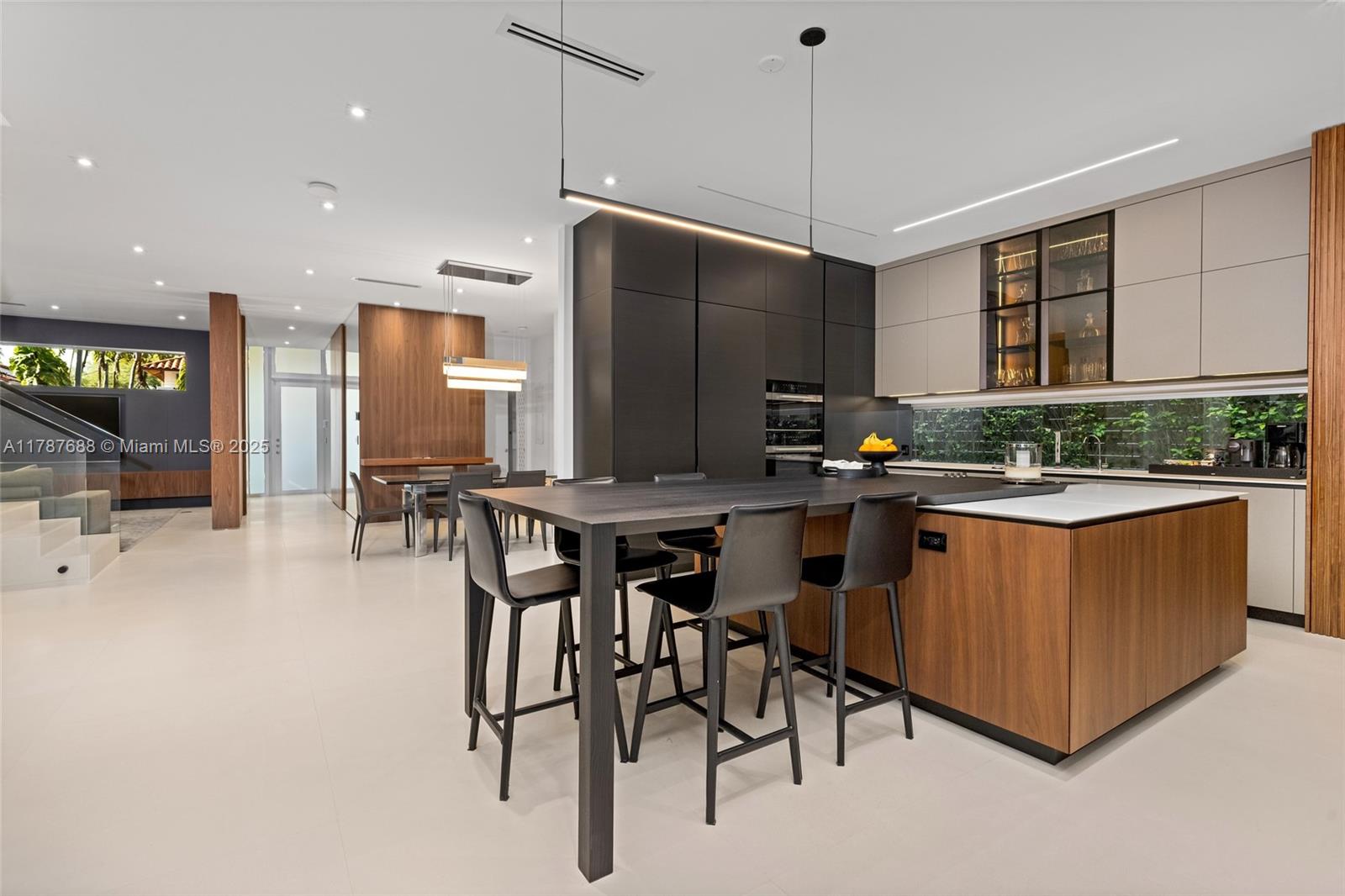 4039 Ventura Ave Miami, FL 33133