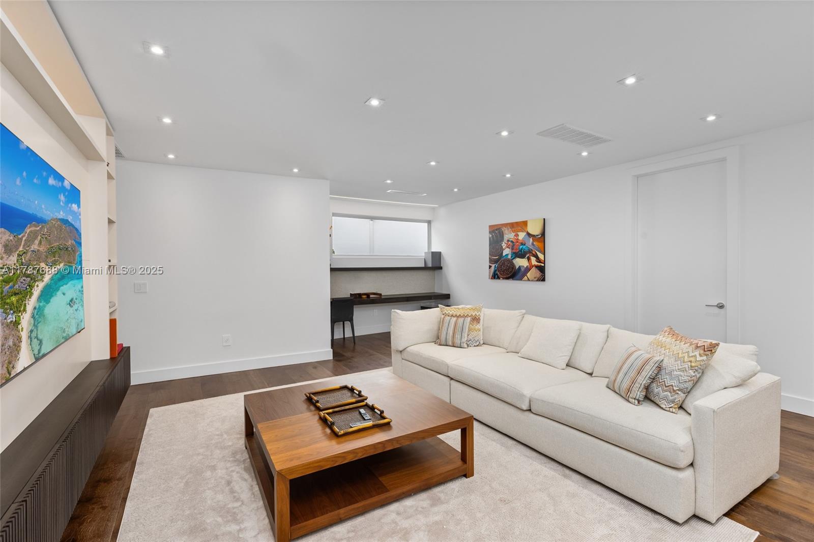 4039 Ventura Ave Miami, FL 33133