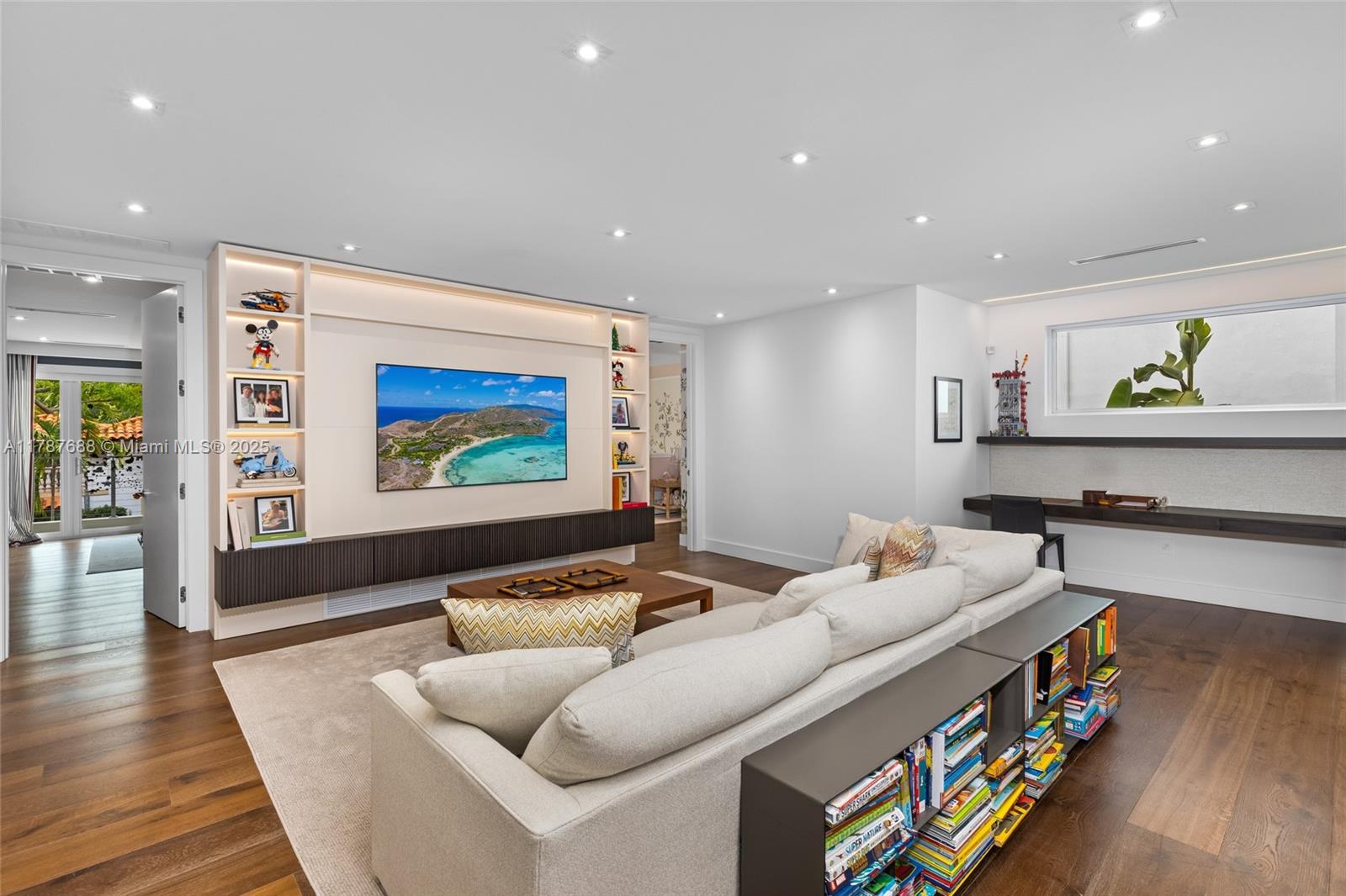 4039 Ventura Ave Miami, FL 33133