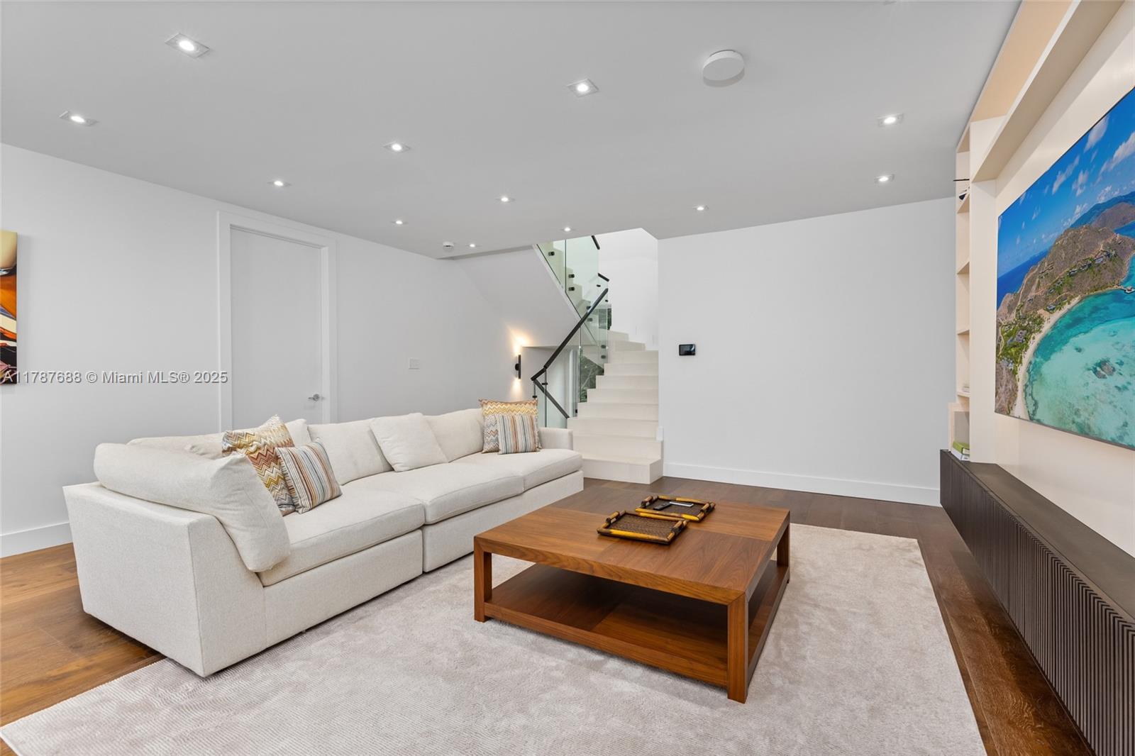 4039 Ventura Ave Miami, FL 33133