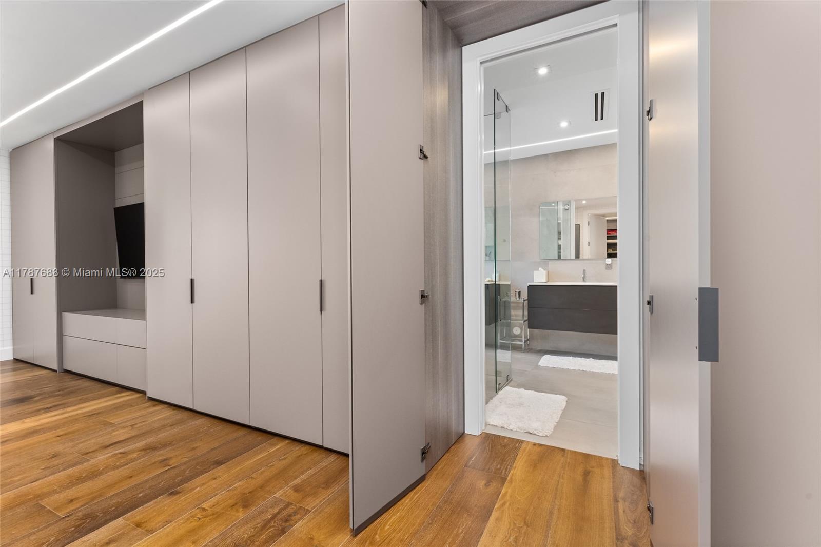 4039 Ventura Ave Miami, FL 33133