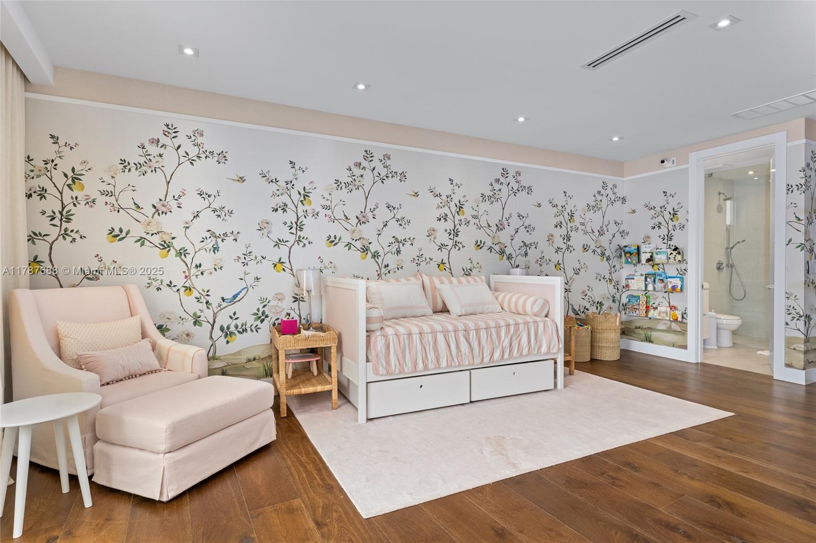 4039 Ventura Ave Miami, FL 33133