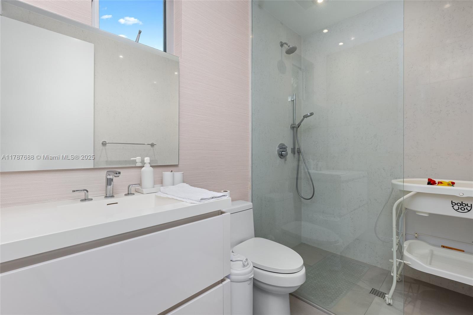 4039 Ventura Ave Miami, FL 33133