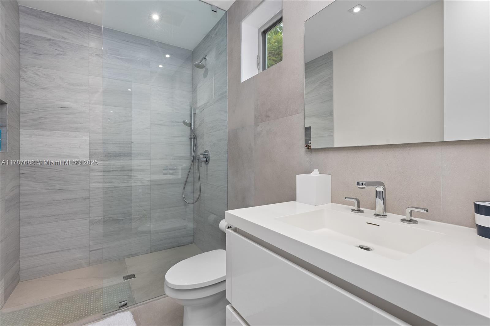 4039 Ventura Ave Miami, FL 33133