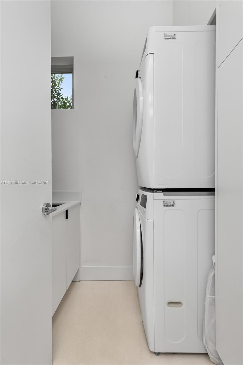 4039 Ventura Ave Miami, FL 33133