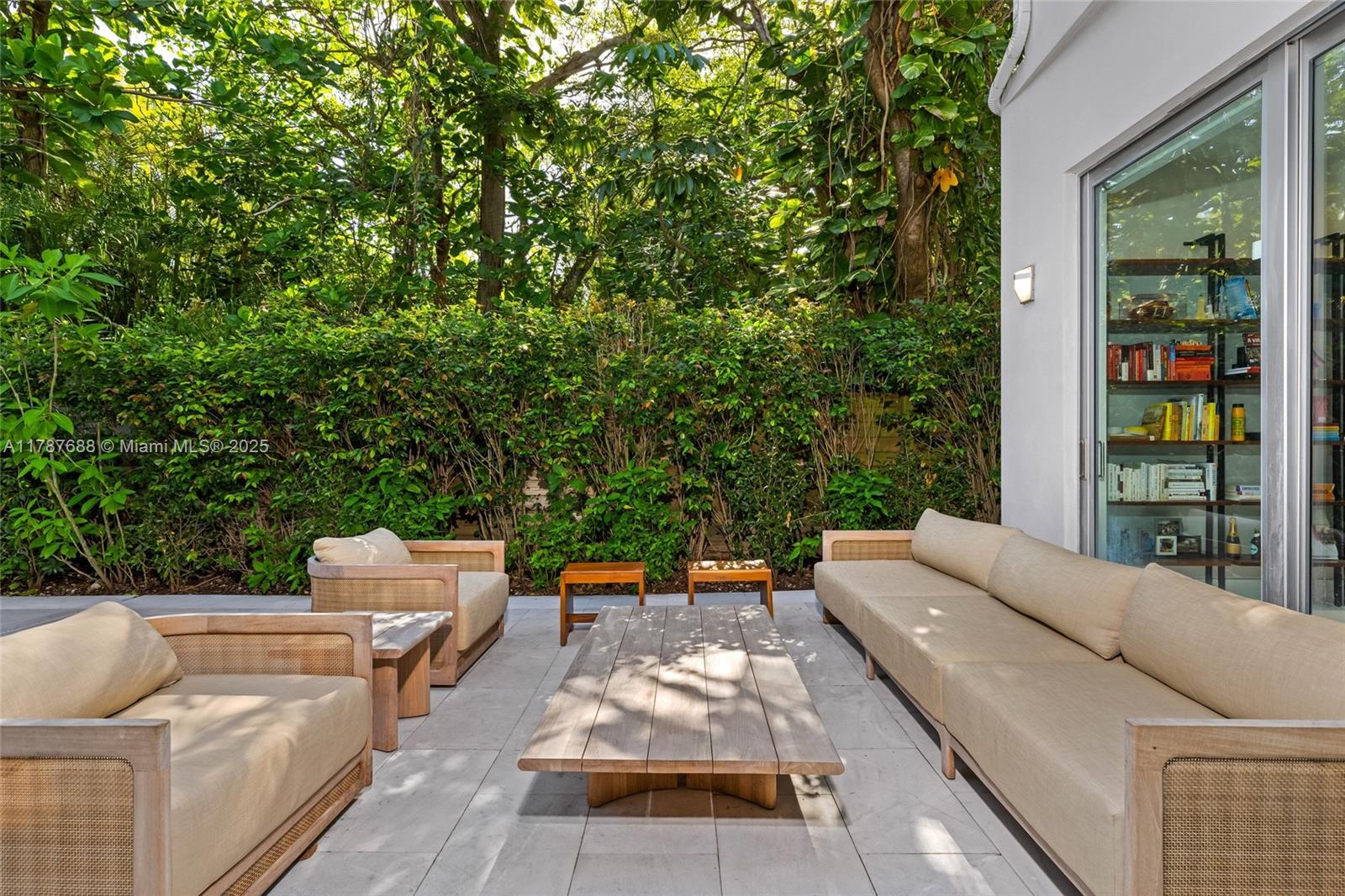 4039 Ventura Ave Miami, FL 33133