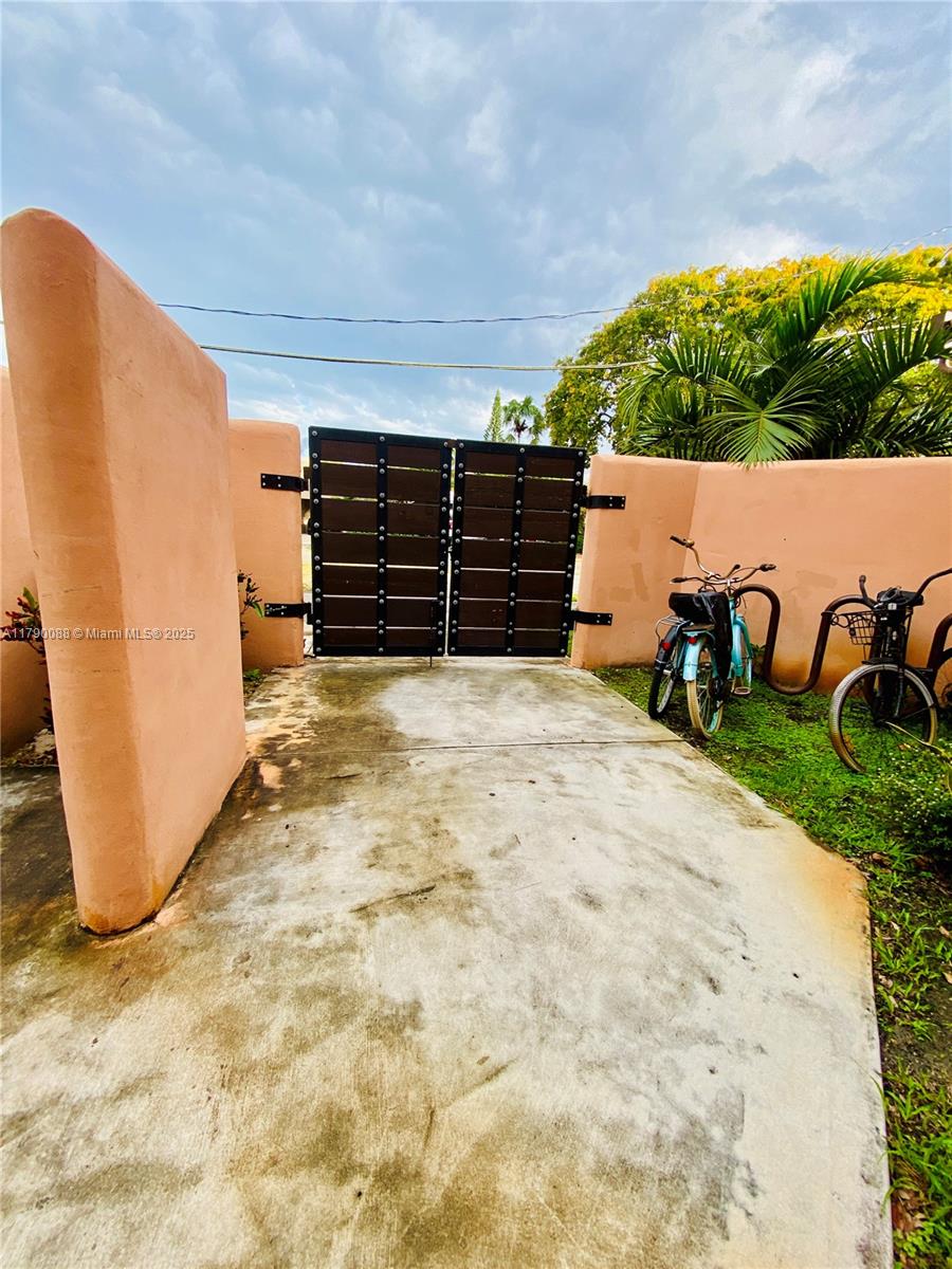 200 Azure Way Miami Springs, FL 33166