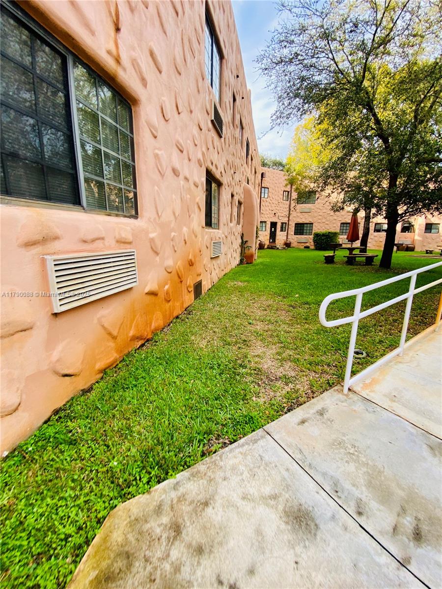 200 Azure Way Miami Springs, FL 33166