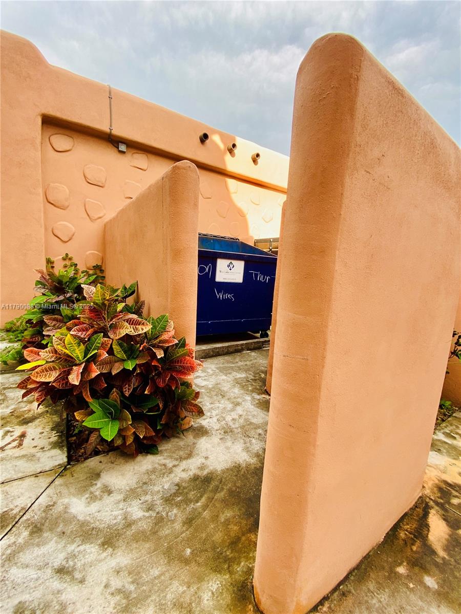 200 Azure Way Miami Springs, FL 33166