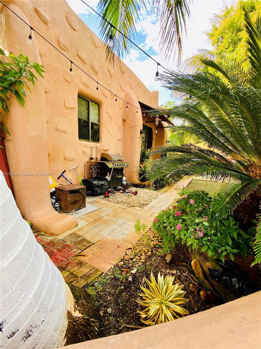 200 Azure Way Miami Springs, FL 33166