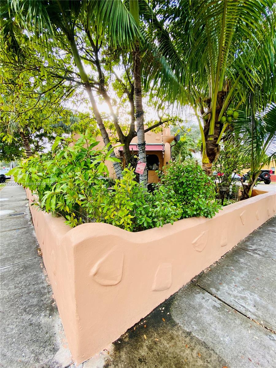 200 Azure Way Miami Springs, FL 33166