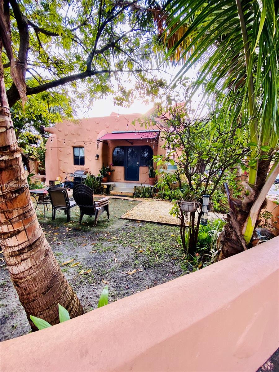 200 Azure Way Miami Springs, FL 33166