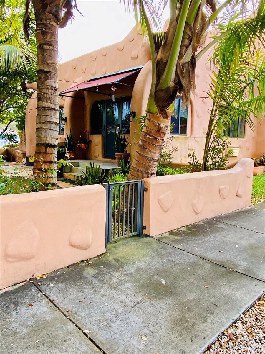 200 Azure Way Miami Springs, FL 33166