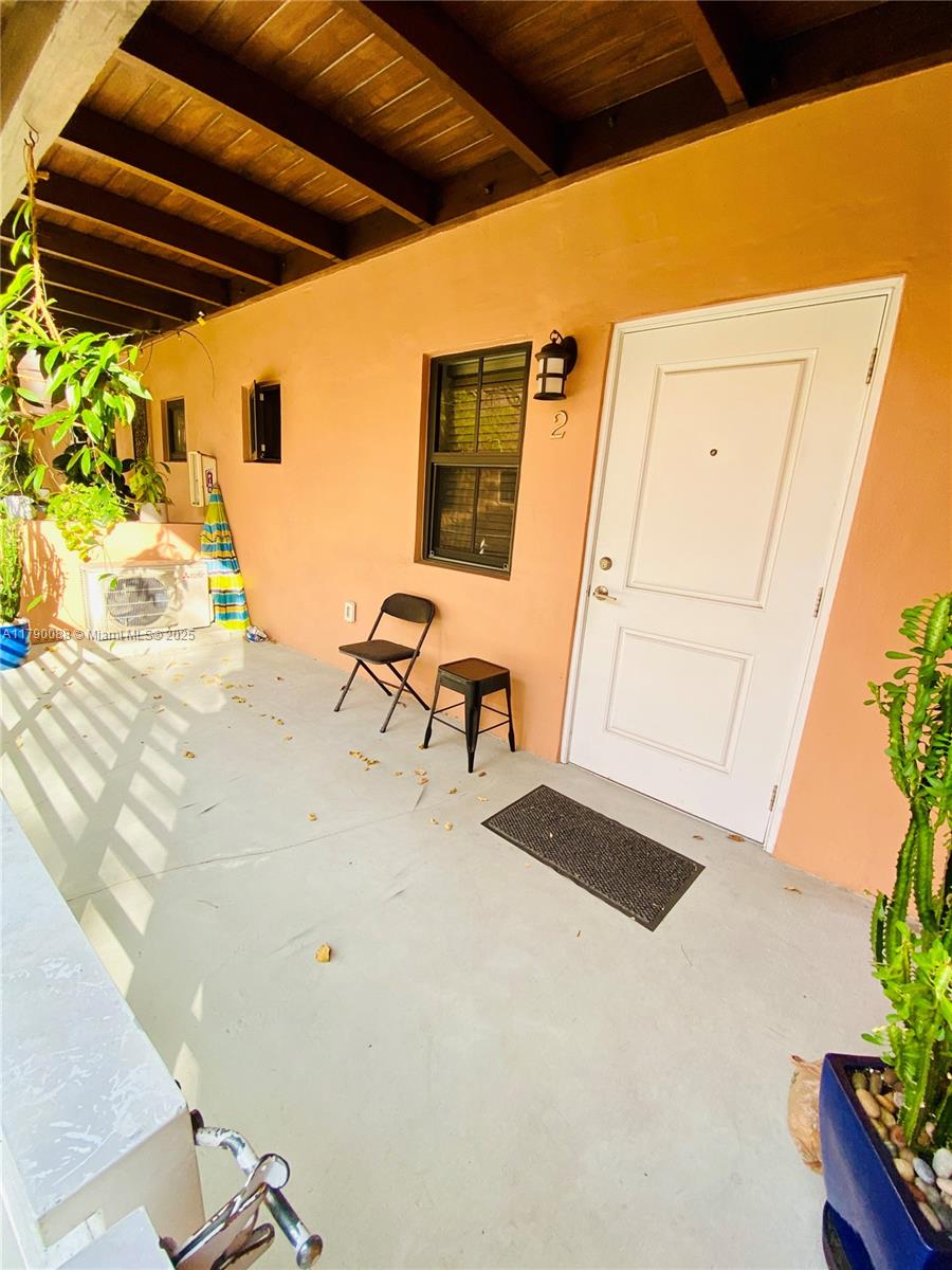 200 Azure Way Miami Springs, FL 33166