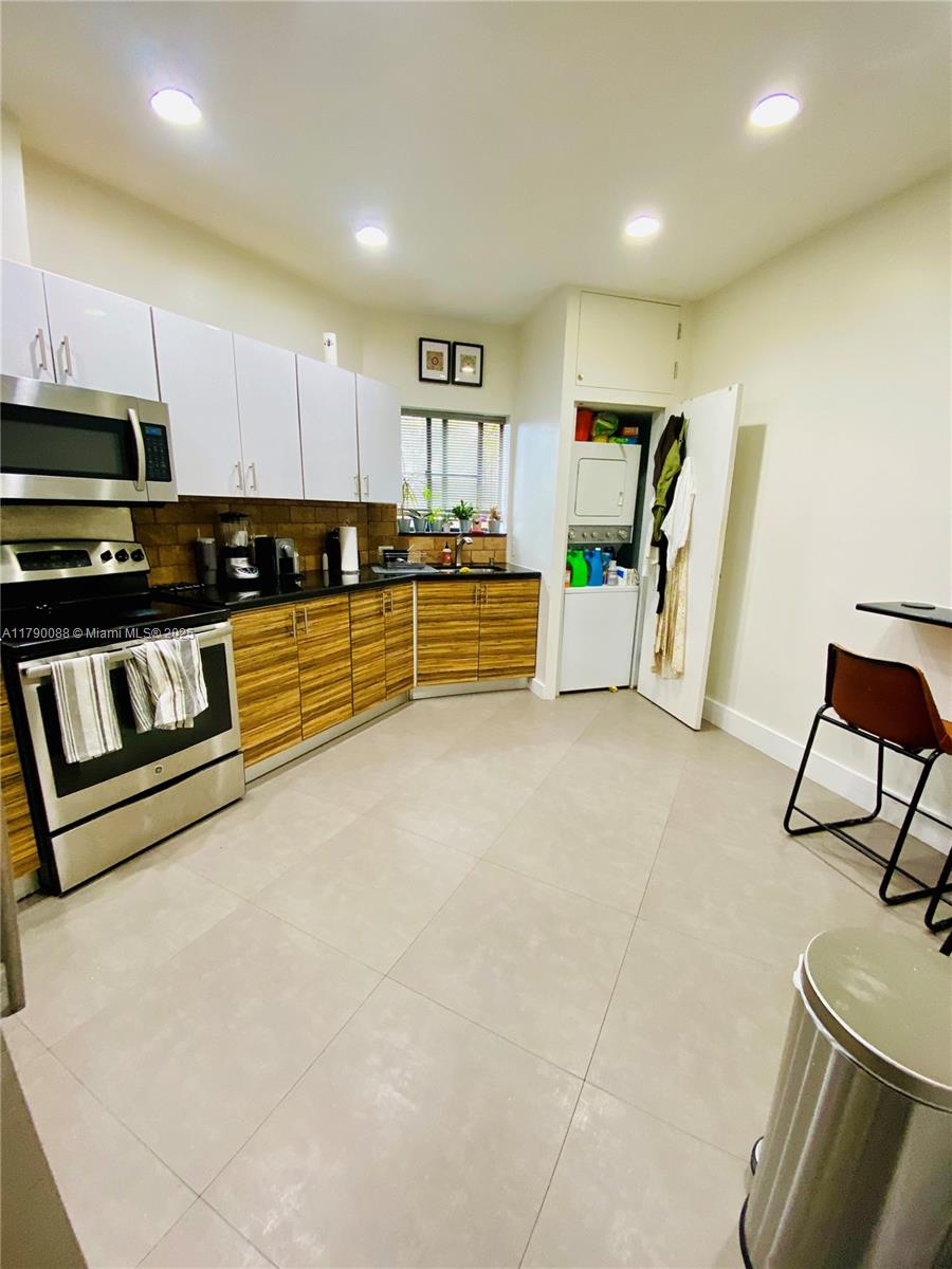 200 Azure Way Miami Springs, FL 33166