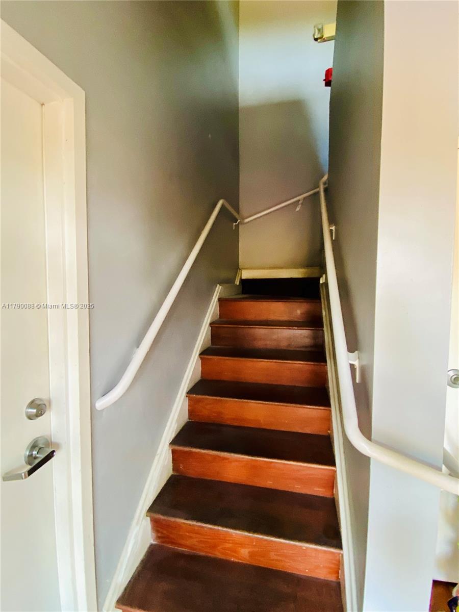 200 Azure Way Miami Springs, FL 33166