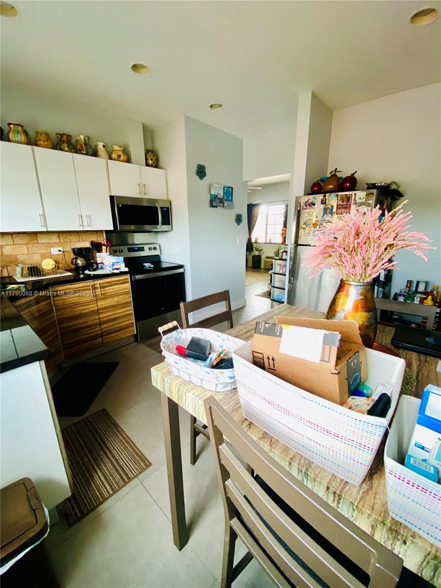 200 Azure Way Miami Springs, FL 33166