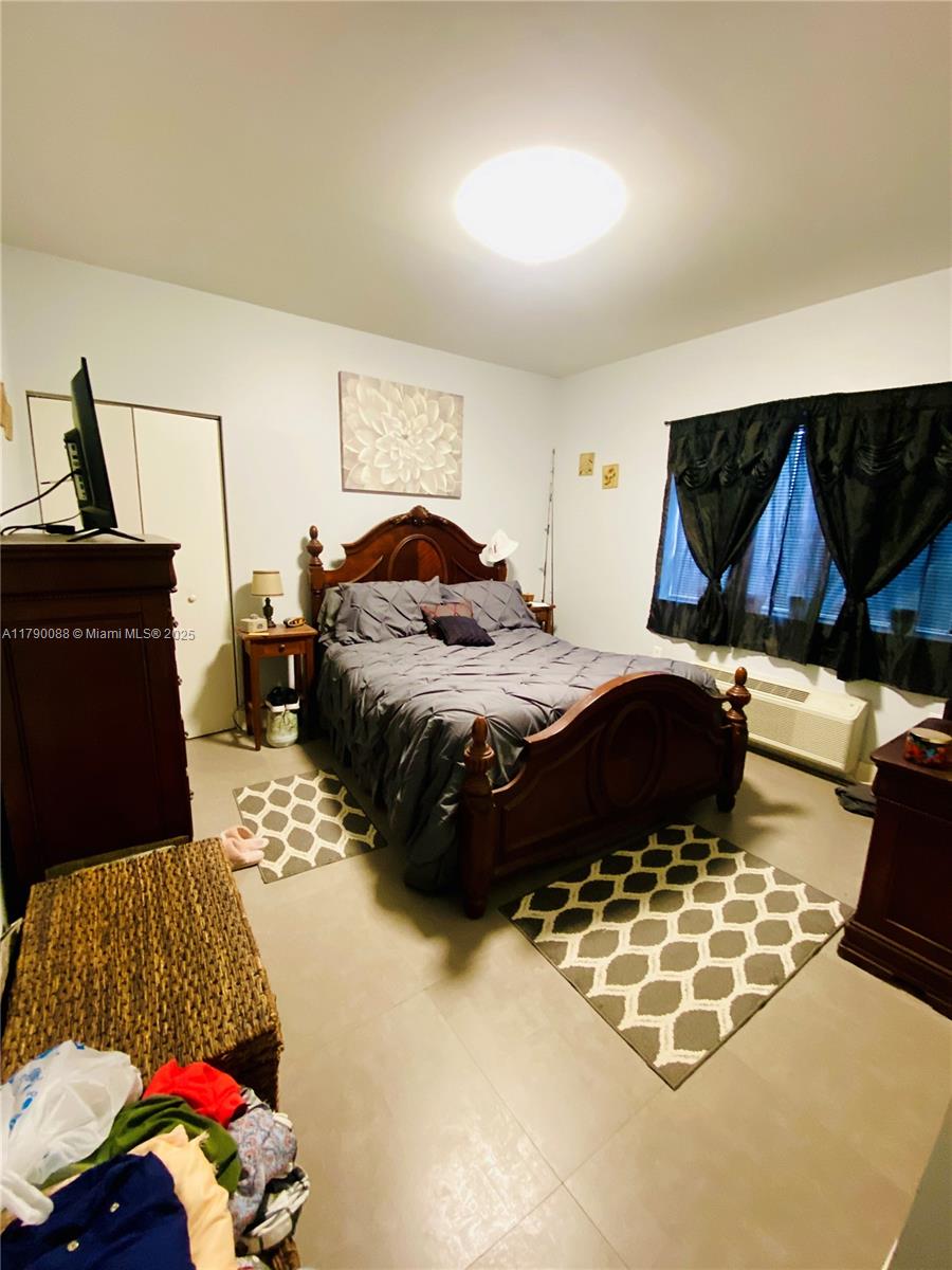 200 Azure Way Miami Springs, FL 33166