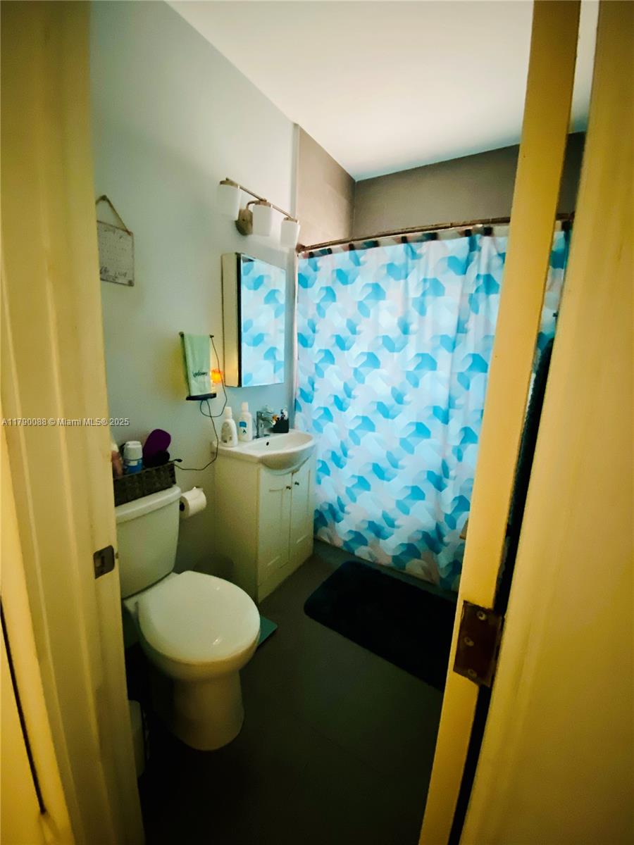 200 Azure Way Miami Springs, FL 33166