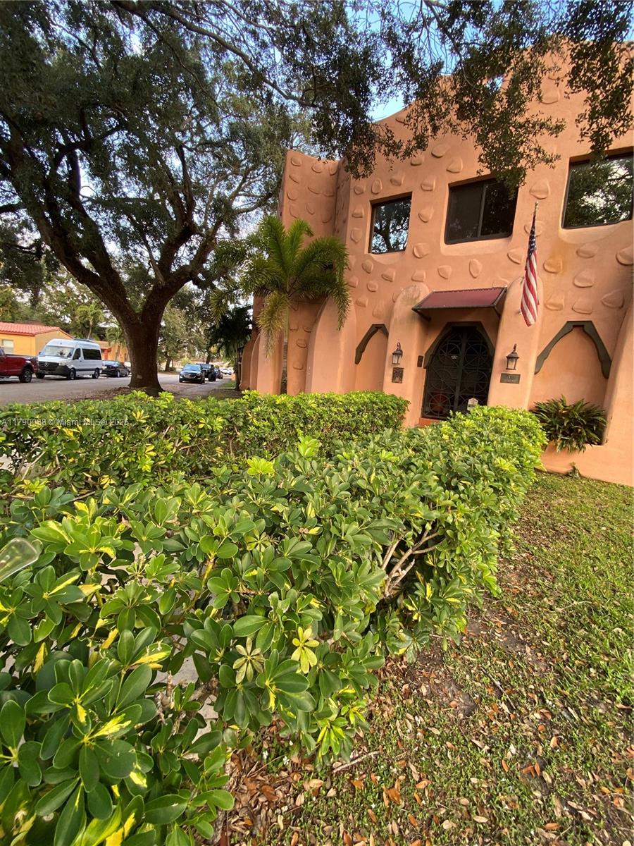 200 Azure Way Miami Springs, FL 33166