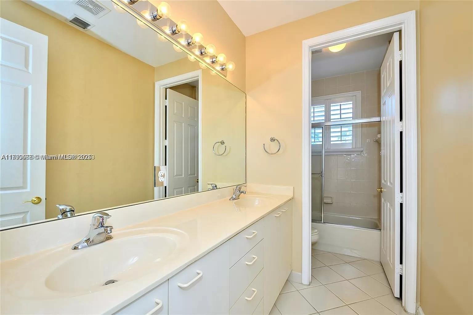 780 SW 167th Ave Pembroke Pines, FL 33027