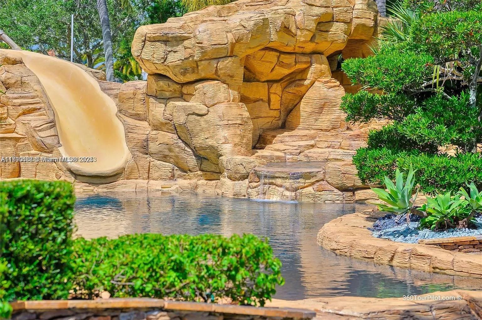 780 SW 167th Ave Pembroke Pines, FL 33027