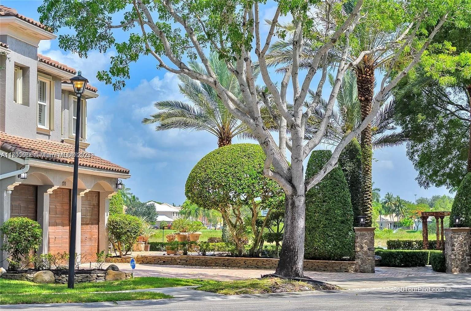 780 SW 167th Ave Pembroke Pines, FL 33027