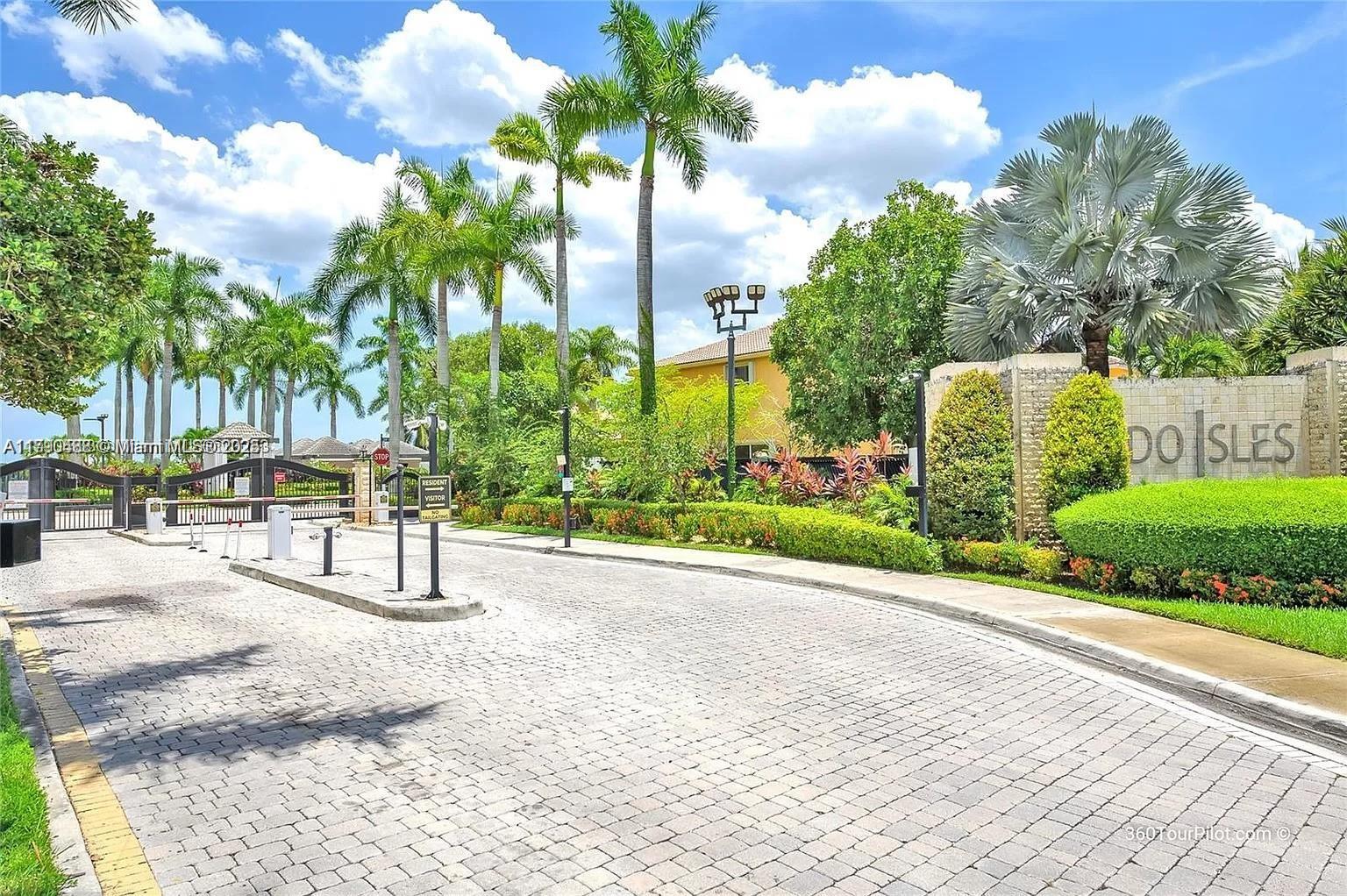 780 SW 167th Ave Pembroke Pines, FL 33027