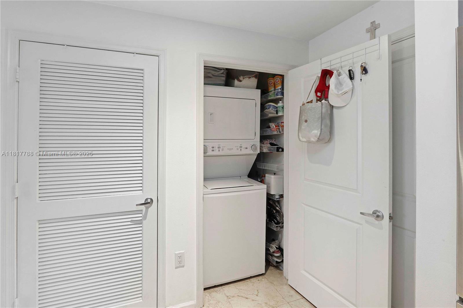 image Ten Aragon Condominium15